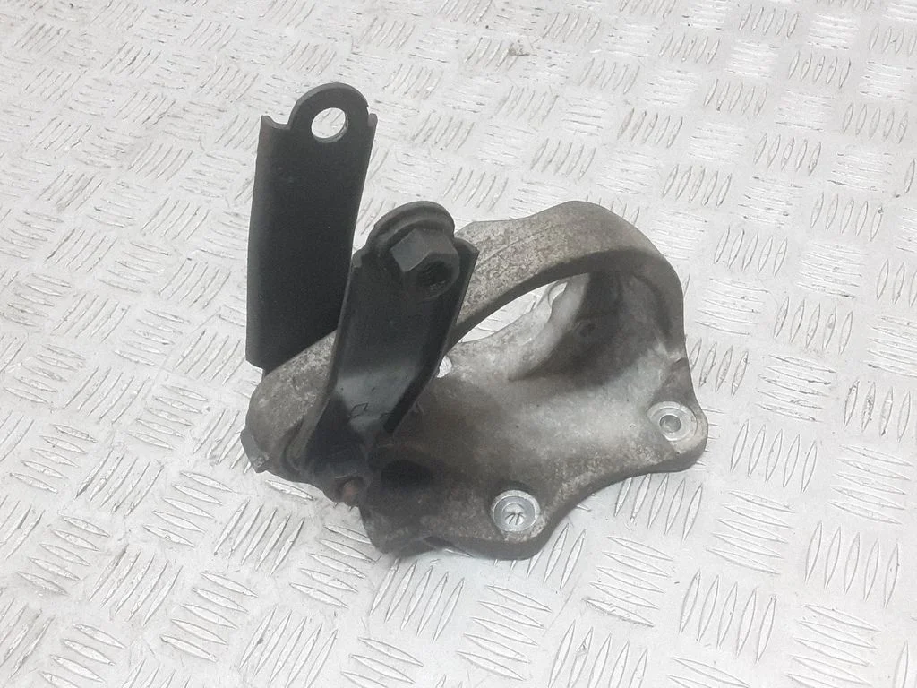 Driveshaft support bearing bracket – Volvo S60 (2014-2018)