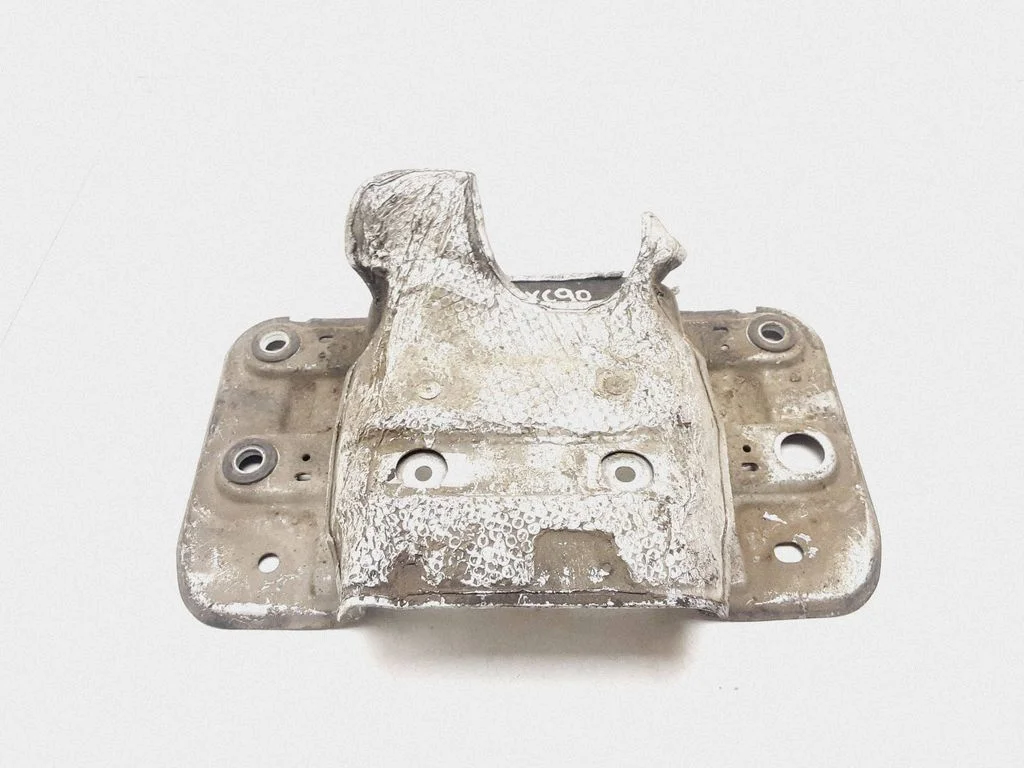 Driveshaft support bearing bracket – Volvo XC90 (2007-2014)