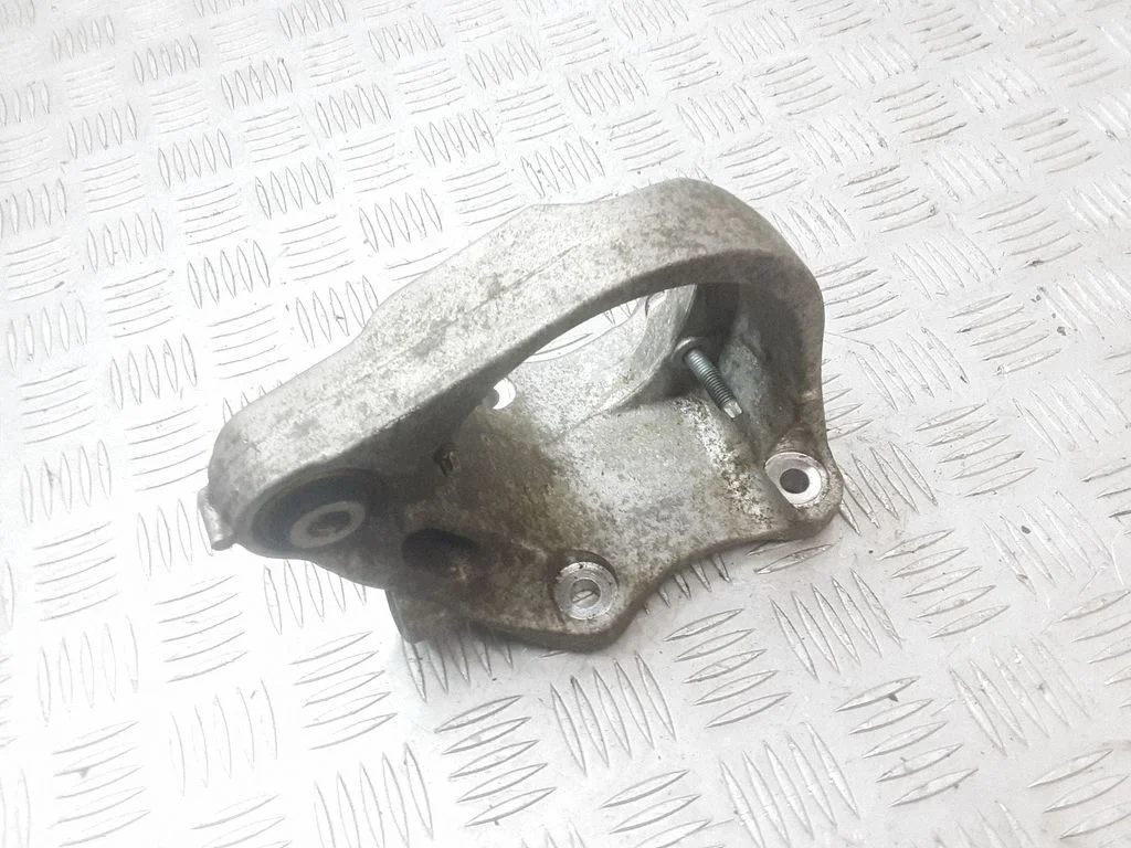 Driveshaft support bearing bracket – Volvo S60 (2014-2018)