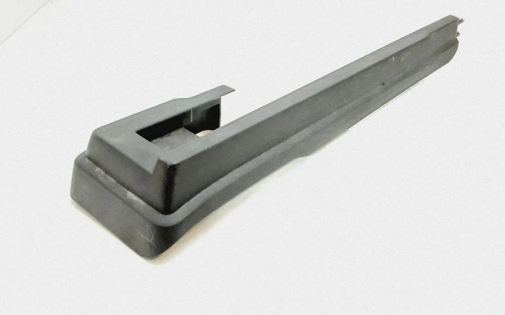 Front driver seat rail trim 30662559