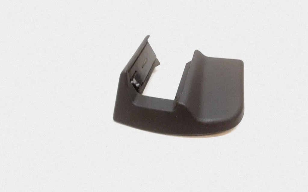 Front driver seat rail trim 08629853