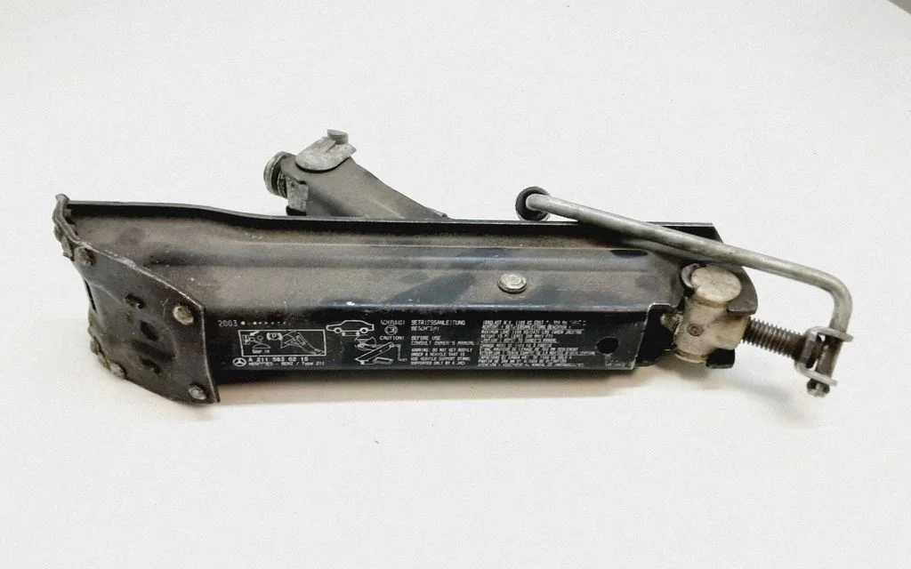 Lift Jack – Mercedes-Benz E-Class W211 (2002-2009)