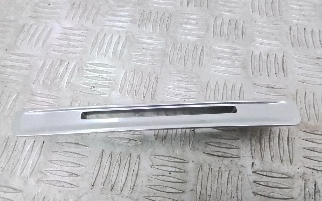 Radio/GPS head unit trim – Volvo XC60 (2009-2013)