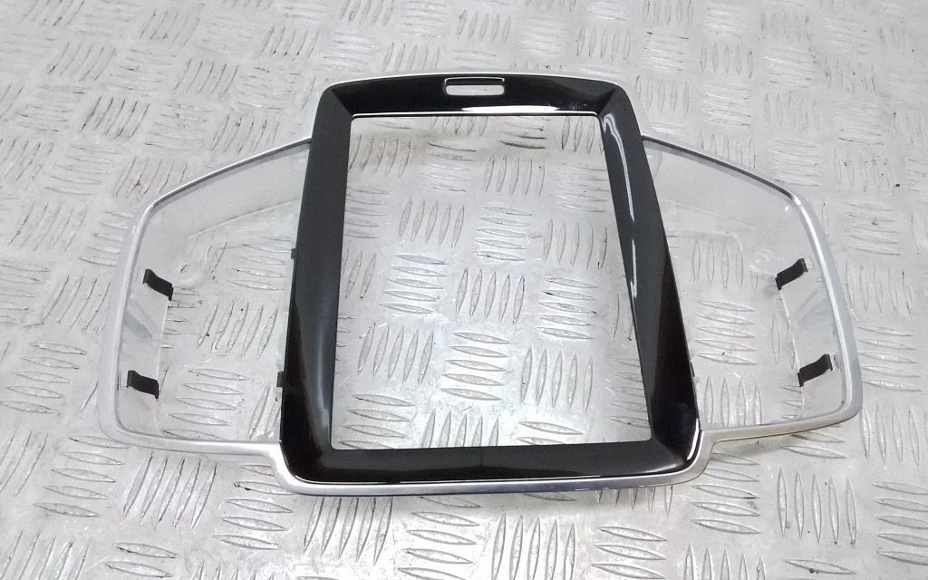 Radio/GPS head unit trim 31393582