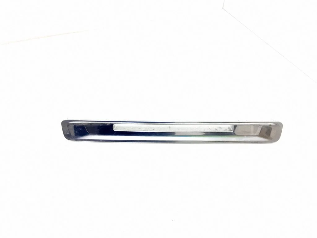 Radio/GPS head unit trim – Volvo XC60 (2009-2013)
