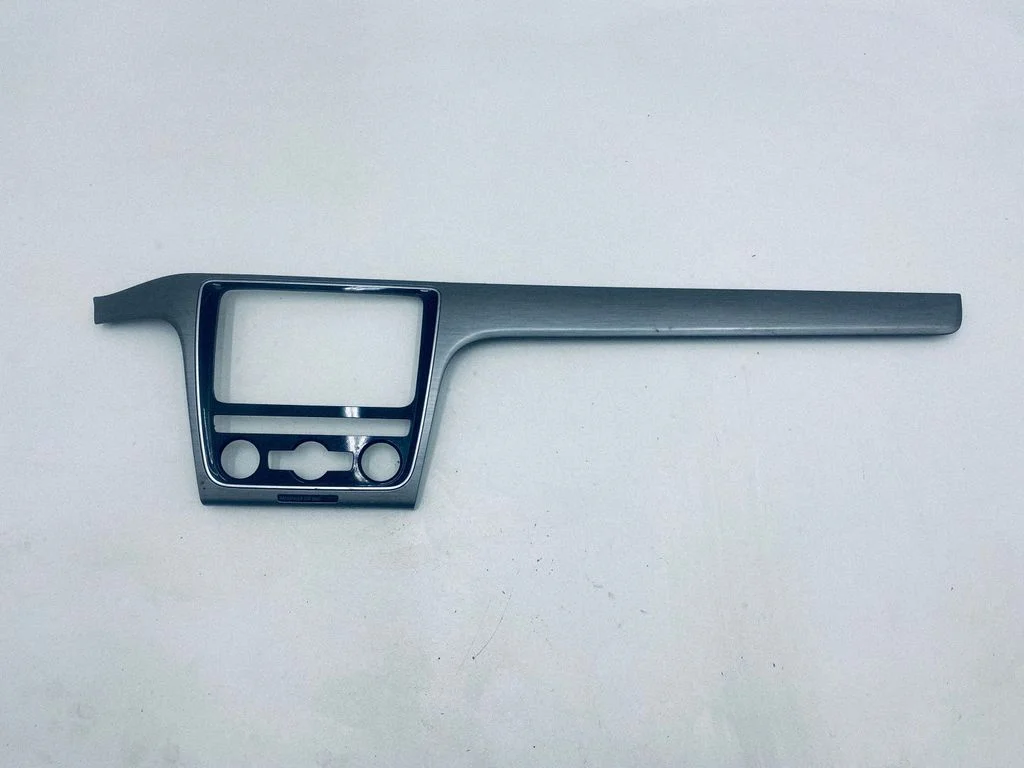 Radio/GPS head unit trim – Volkswagen Passat CC (2008-2016)