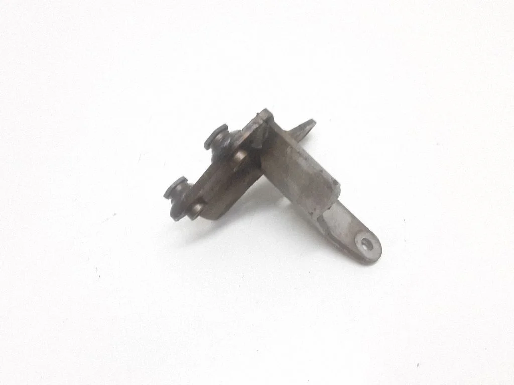 Summuti kinnitus/ hoidik – Volkswagen Passat CC (2008-2016)