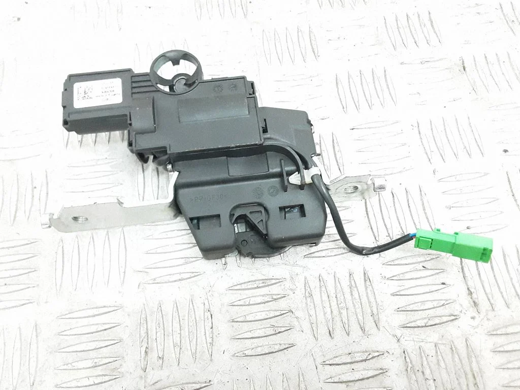Seat back rest lock catch – Volvo S90, V90 (2016-)
