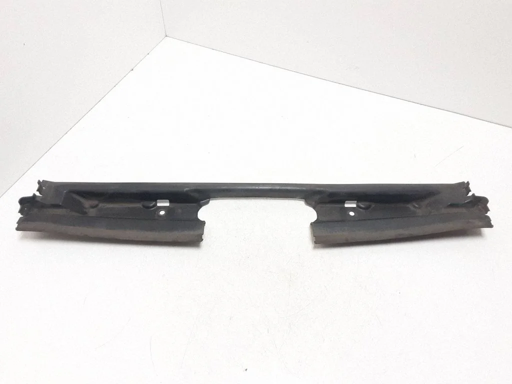 Radiaatori iluliist – BMW 5-seeria E60 E61 (2004-2010)