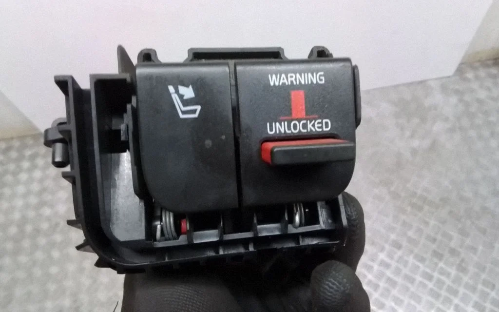 Seat back rest lock catch – Volvo V70 (2008-2013)