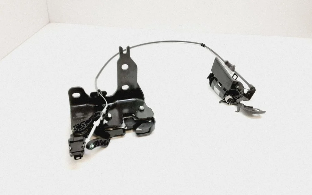 Seat back rest lock catch – Mercedes-Benz E-Class W212 (2009-2016)