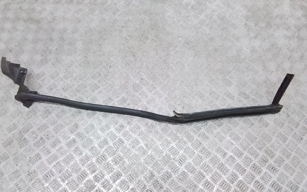 Rubber seal rear door – rear right
