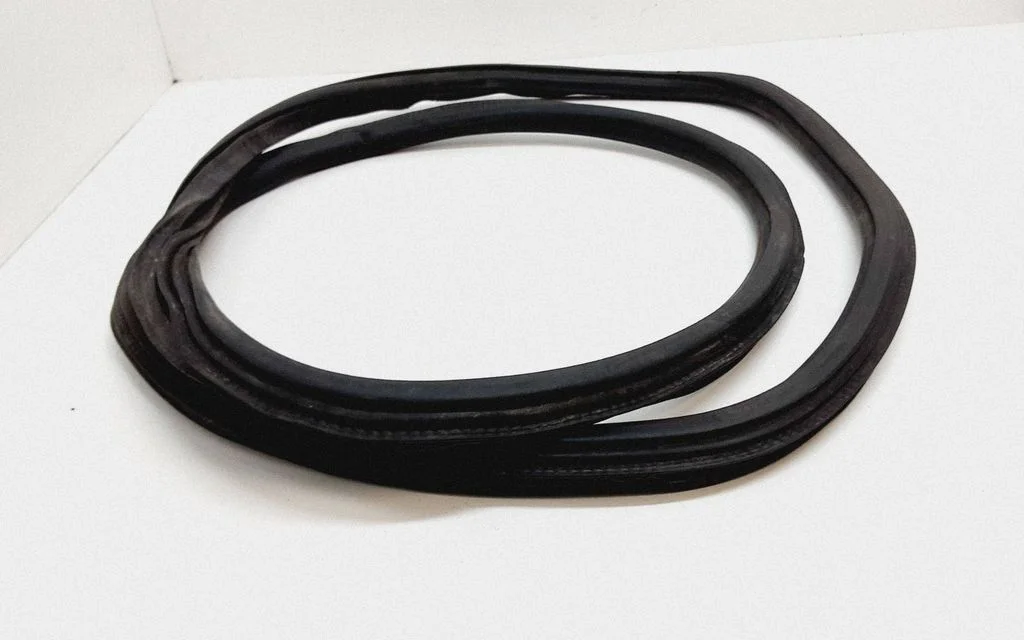 Rubber seal rear door 8W9833721B
