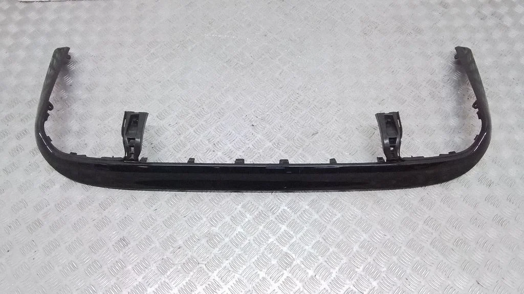 Rear bumper trim bar molding 39818159