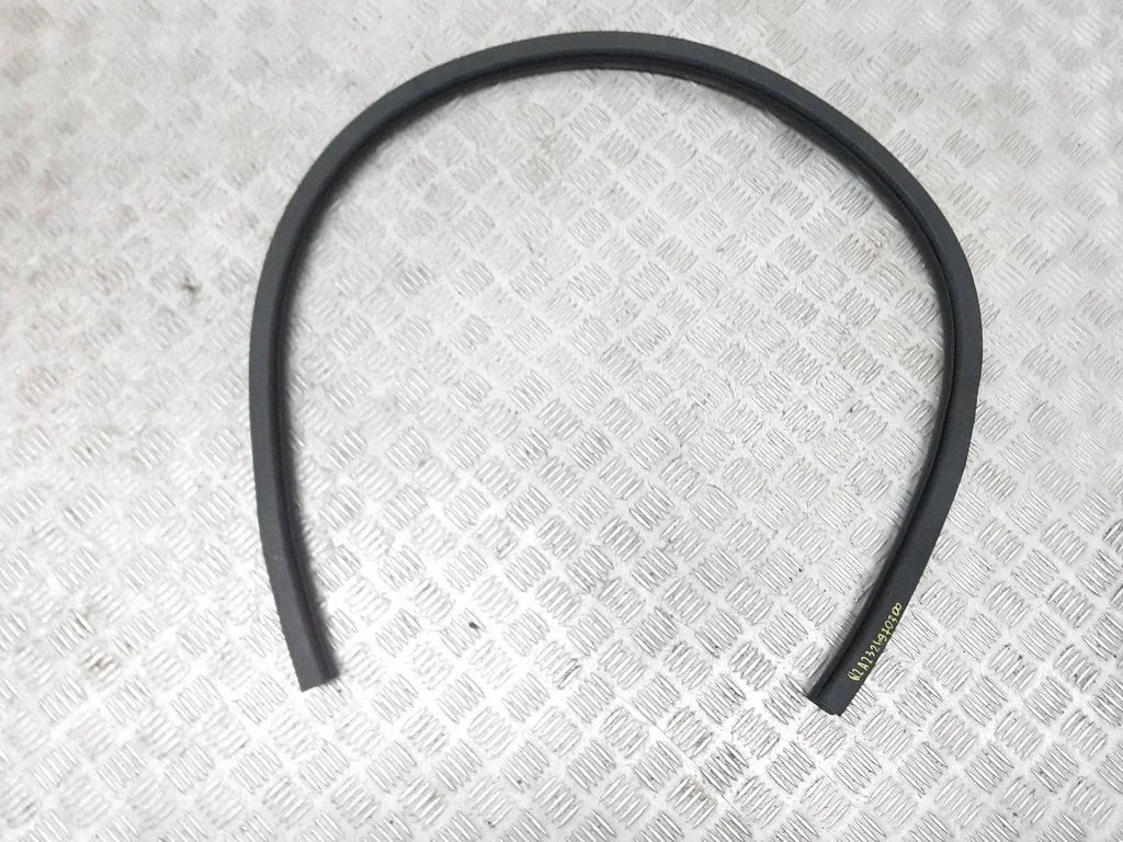 Rubber seal front coupe door – Mercedes-Benz AMG GT C192 (2023-)