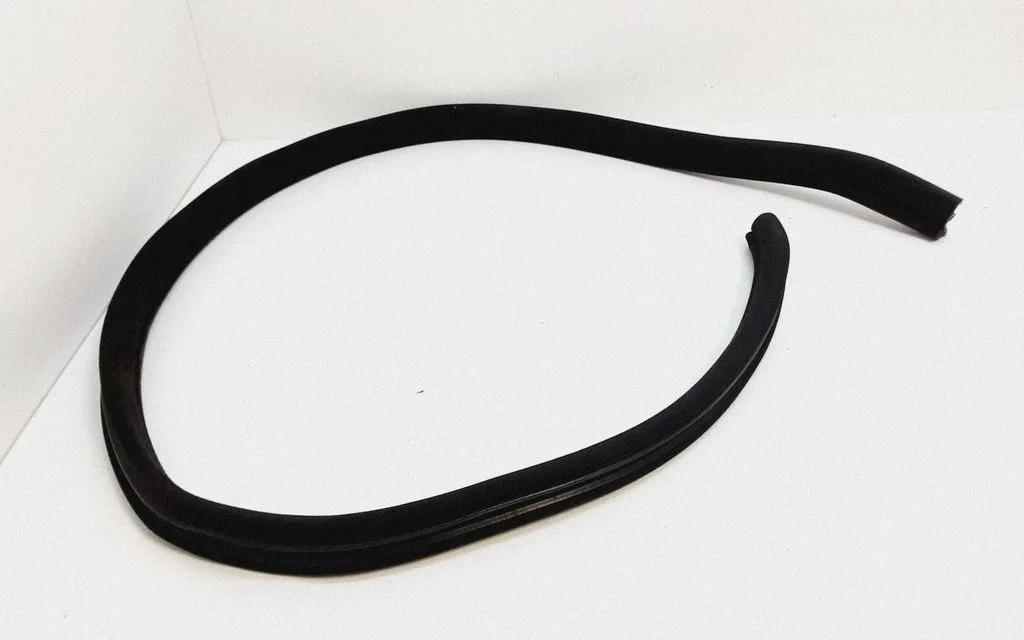 Rubber seal front coupe door – Mercedes-Benz CLS-Class C219 (2003-2011)
