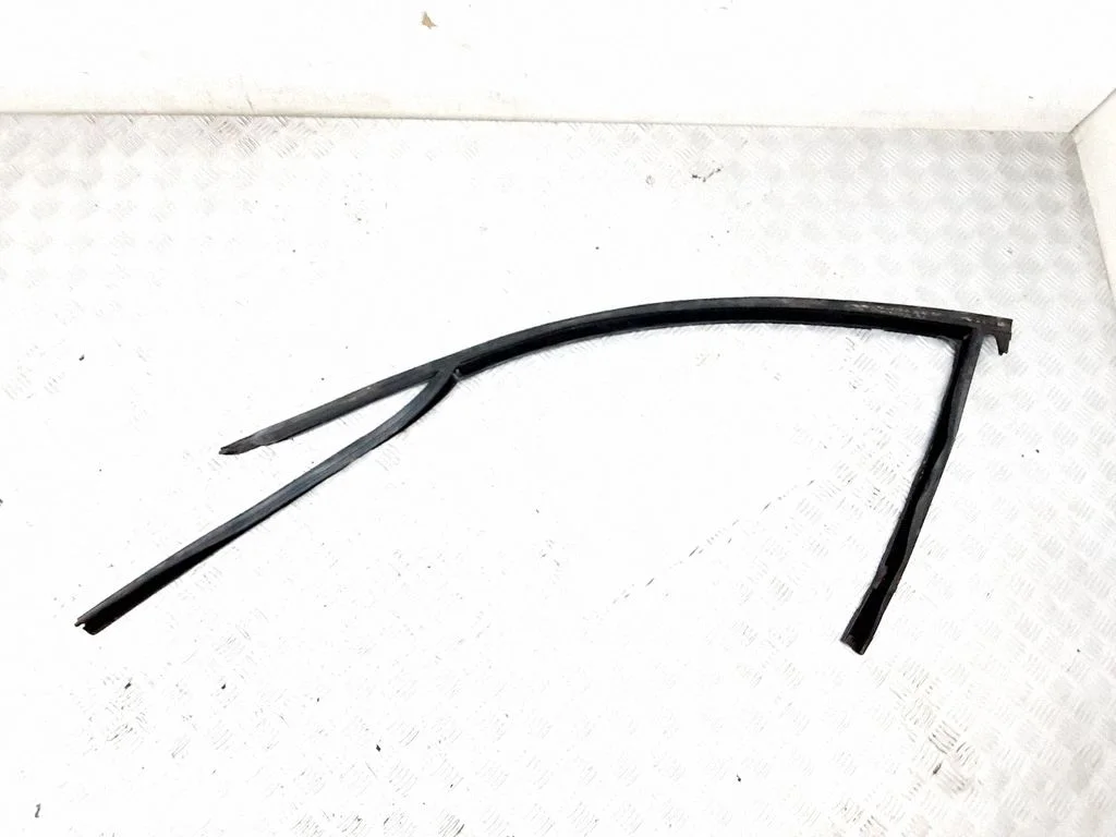 Uszczelka szyby drzwi przednich – BMW Seria 3 G20 G21 (2019-)