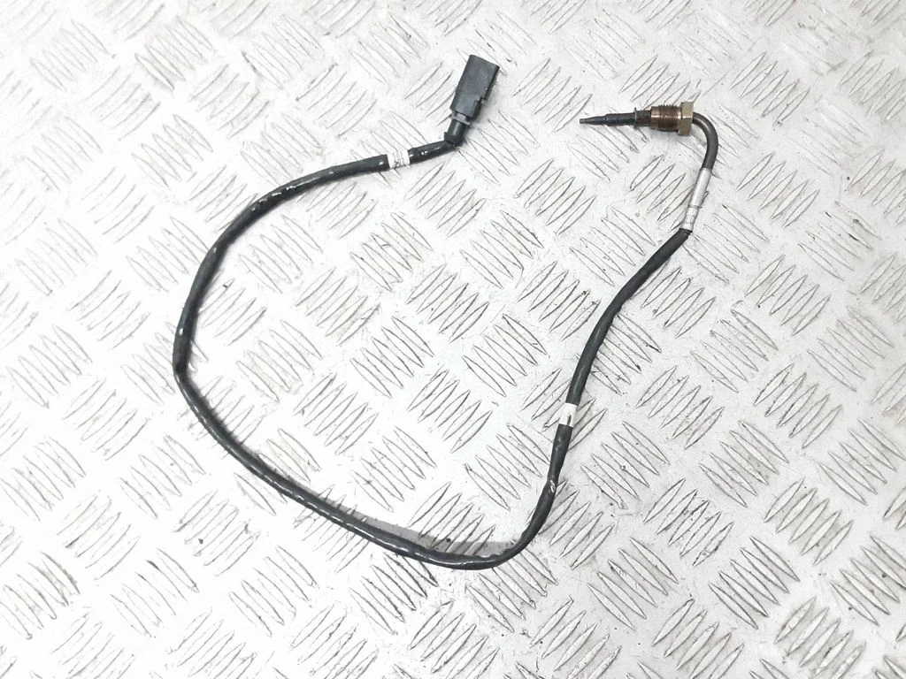 Exhaust gas temperature sensor – Volkswagen e-Golf (2014-)