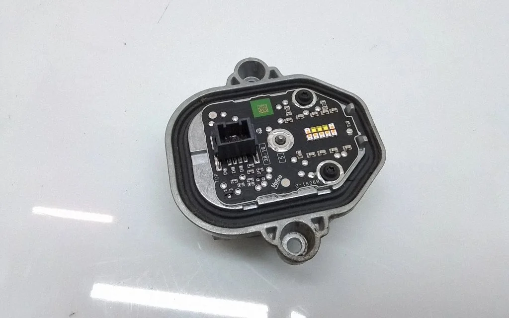Headlight ballast module Xenon E911613