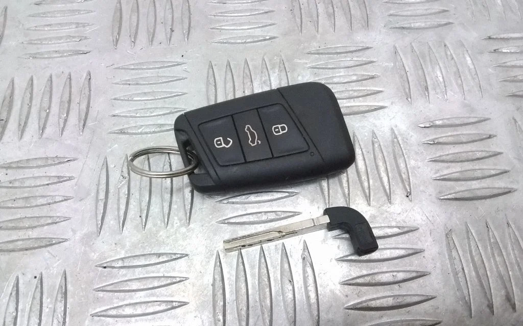 Ignition key/card – Volkswagen Passat CC (2008-2016)