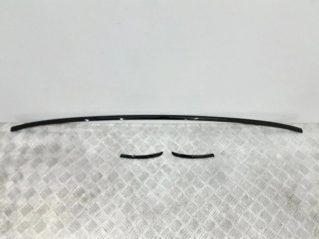 Tailgate trim – rear