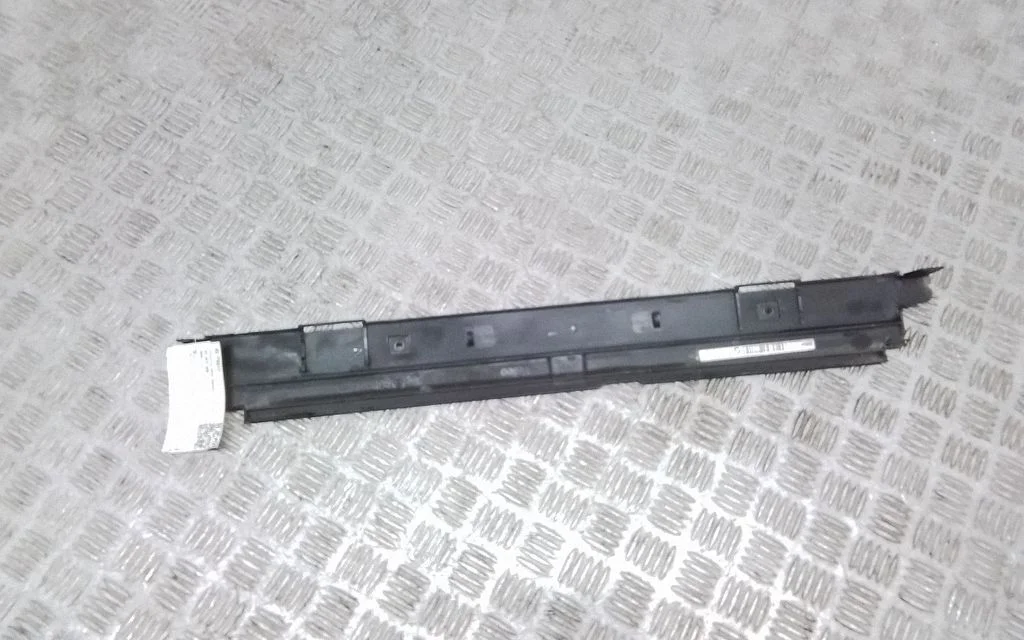 Radiatoru paneļa augšējā daļa 7623684