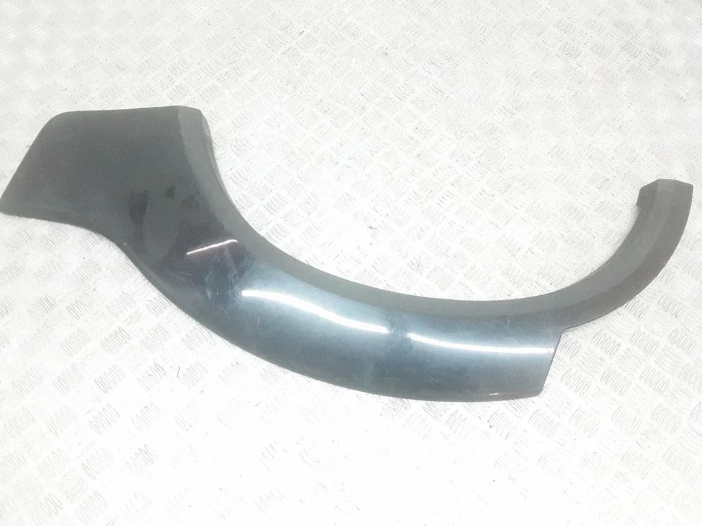 Fender trim (molding) – Volvo XC90 (2003-2006)