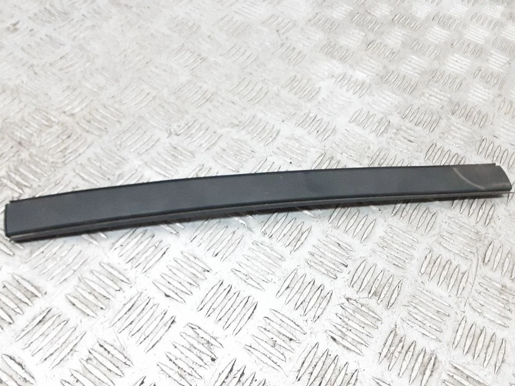Katuse liist „molding" – vasak