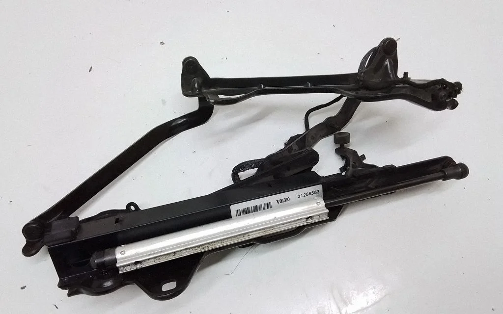 Convertible roof hinge – Volvo C70 (2006-2010)