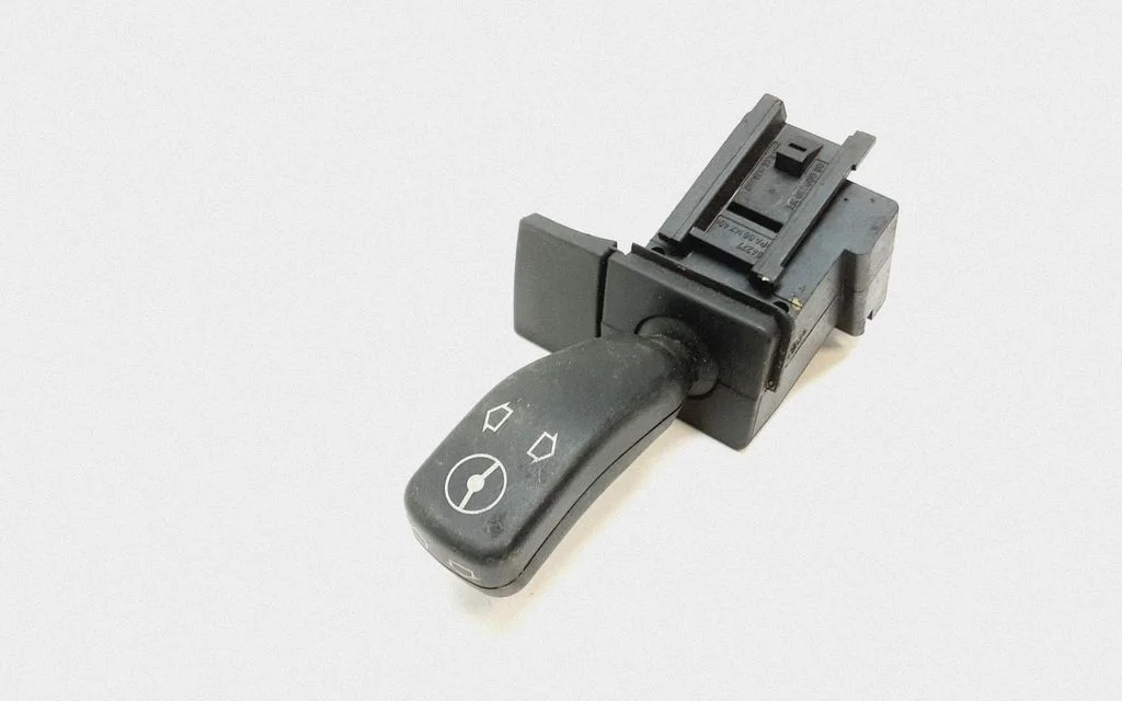 Steering wheel adjustment handle/lever – BMW X5 E53 (1999-2006)