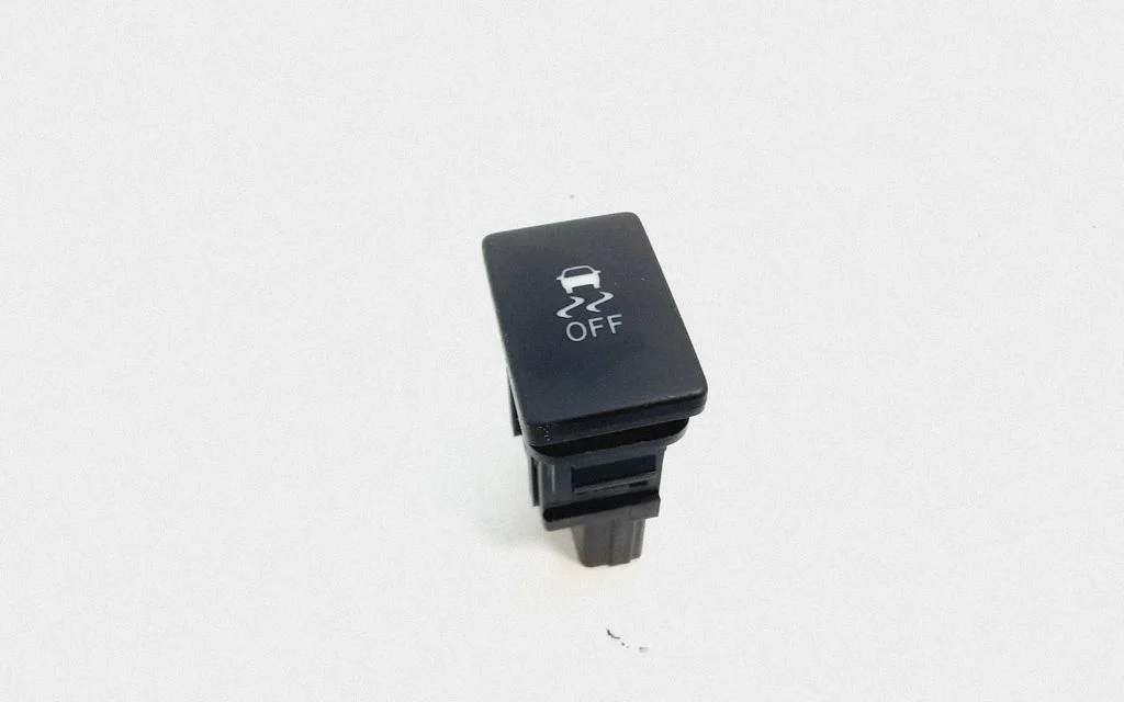 ESP (stability program) switch – Toyota RAV 4 (XA40) (2012-2018)