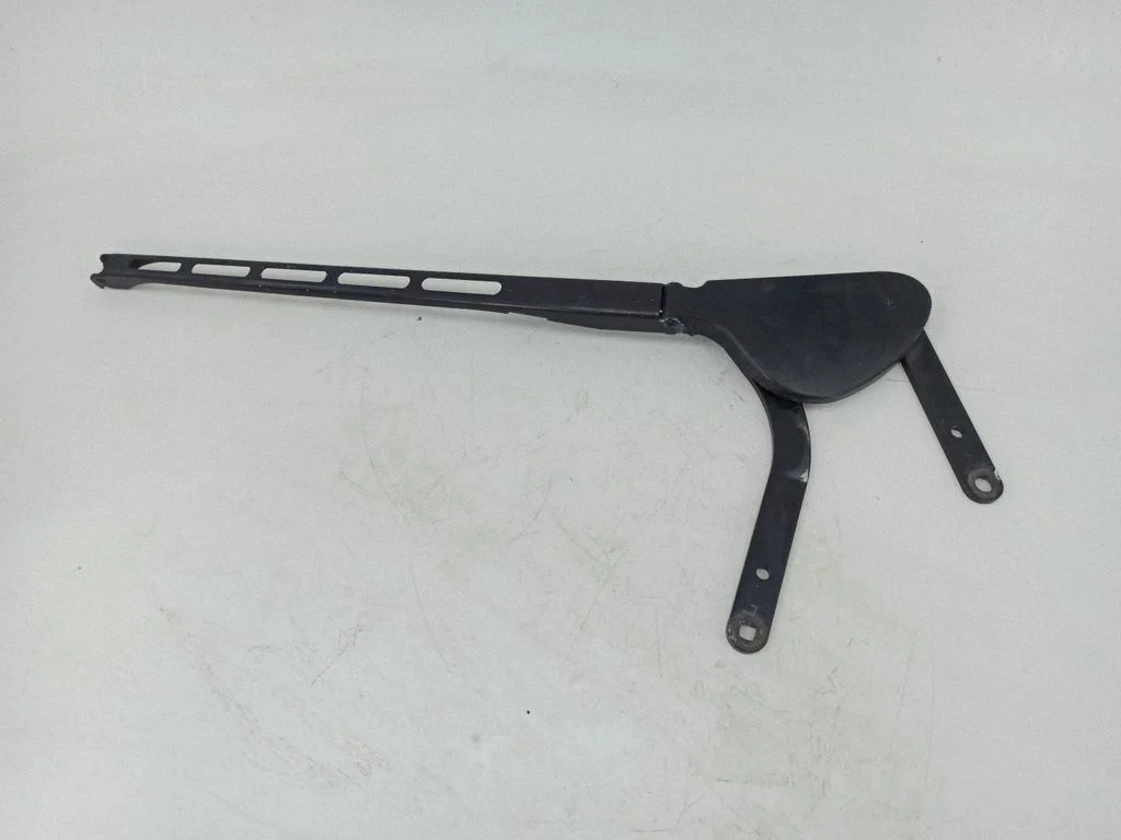 Front wiper blade arm A2038203044