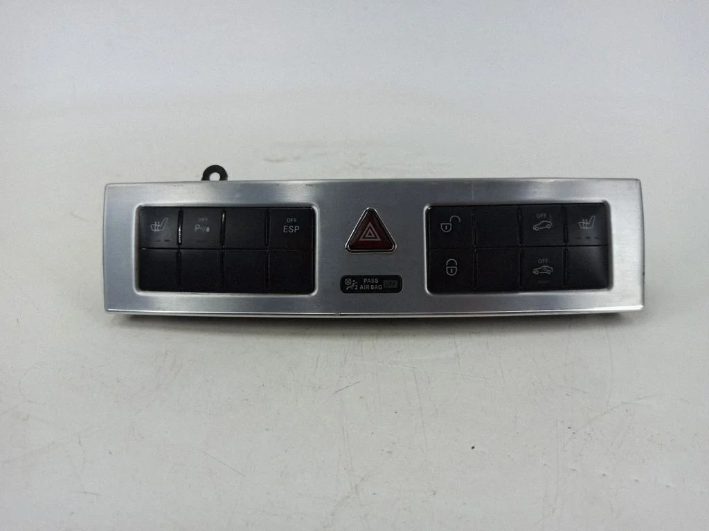 Hazard light switch 2038700351