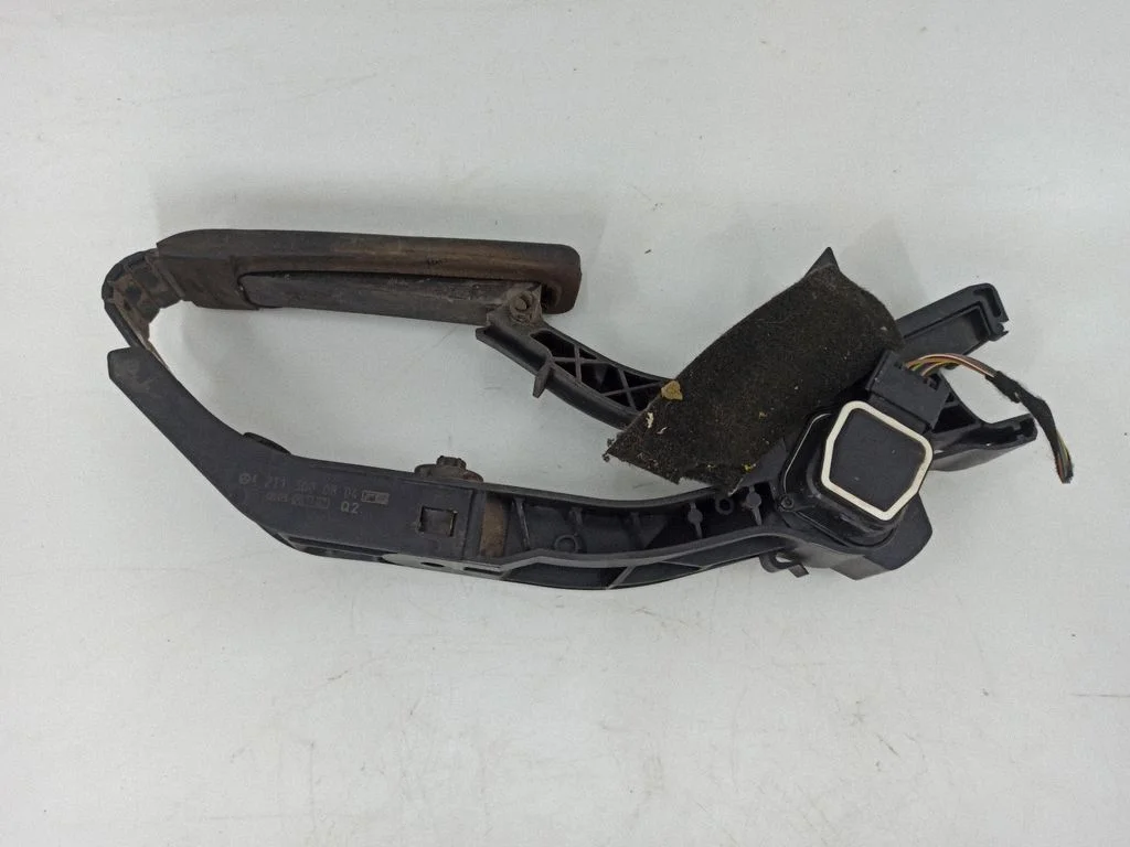 Accelerator throttle pedal A2113000804