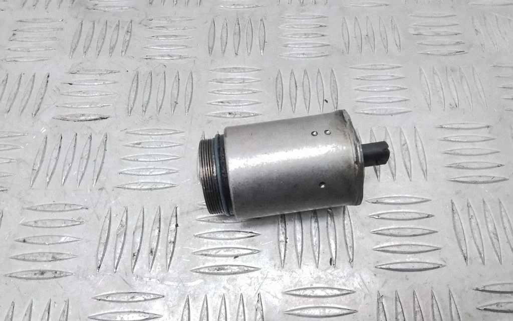 Oil pressure sensor – Mercedes-Benz CLA-Class C117 X117 W117 (2013-2019)
