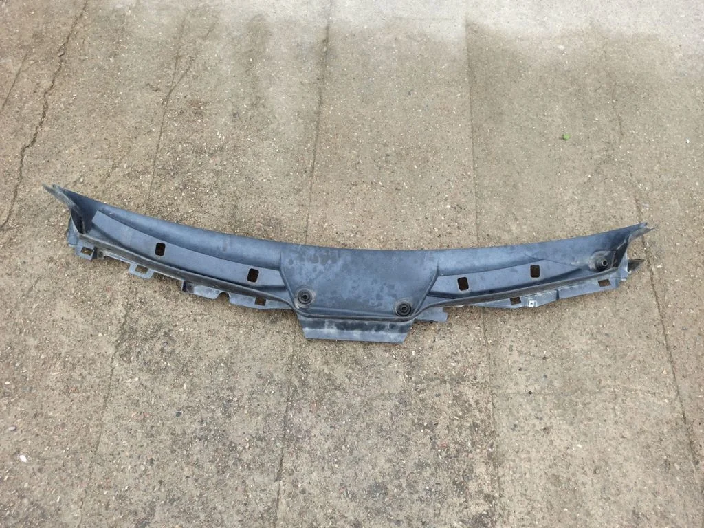 Wiper trim A1668300028