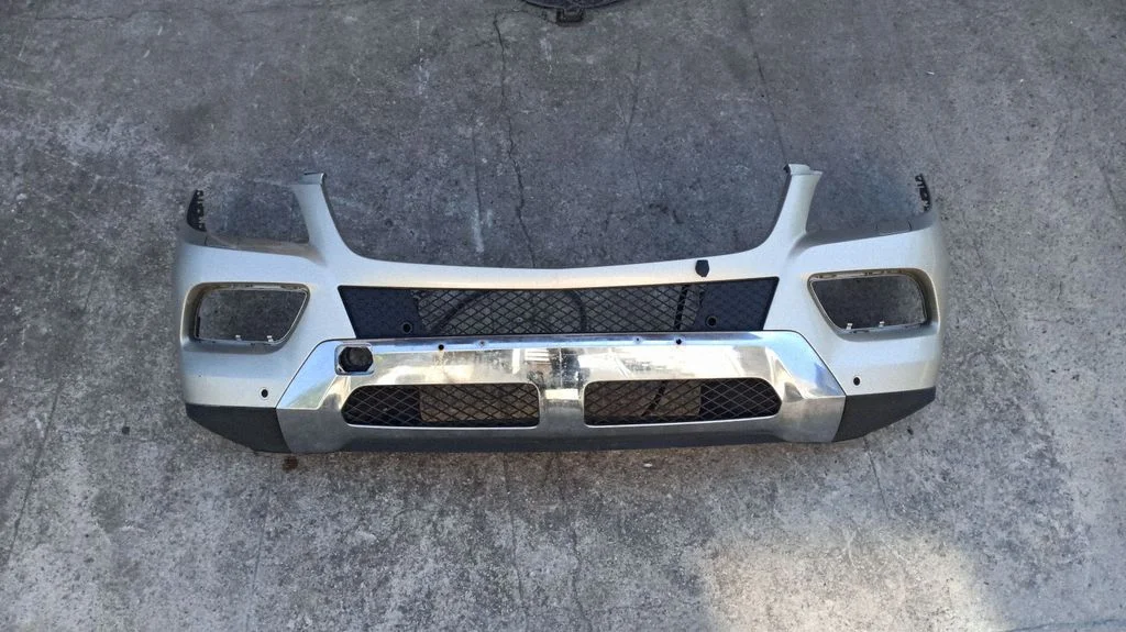 Front bumper A1668800940