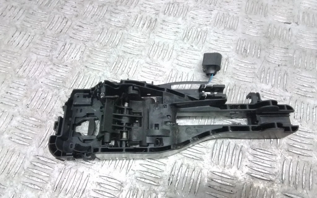 Rear door exterior handle/bracket – Porsche Macan (95B) (2014-2018)