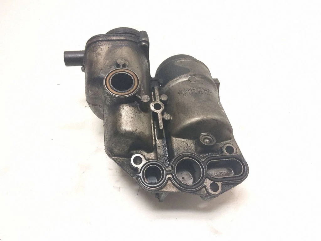 Oil filter cover – Volvo XC90 (2003-2006)