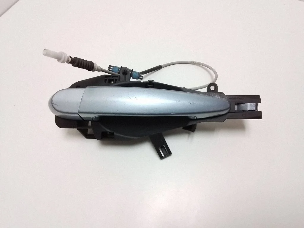 Front door exterior handle/bracket 7059971