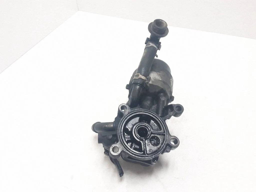 Oil filter cover – Volvo V50 (2004-2007)