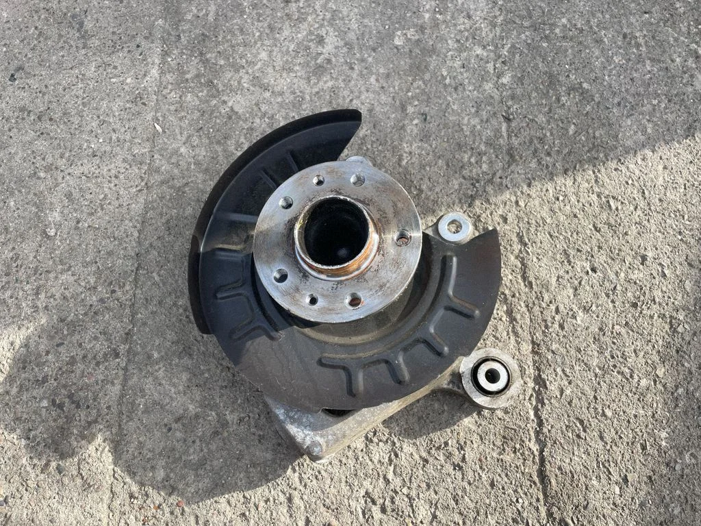 Rear wheel hub 30J21