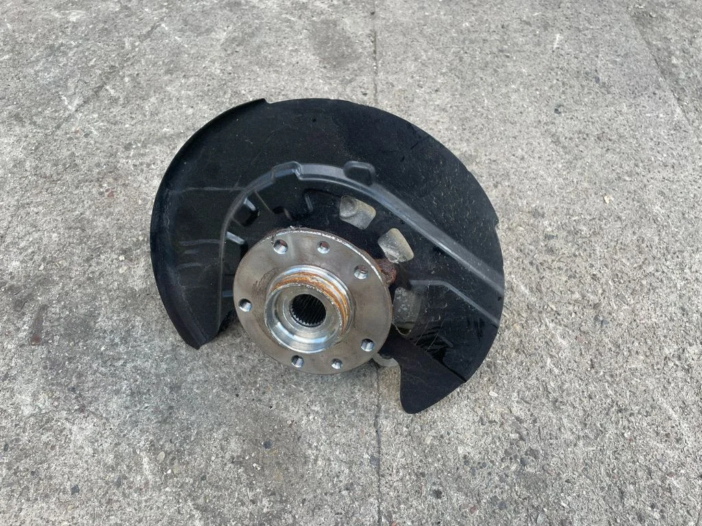 Front wheel hub 411615MZ0C