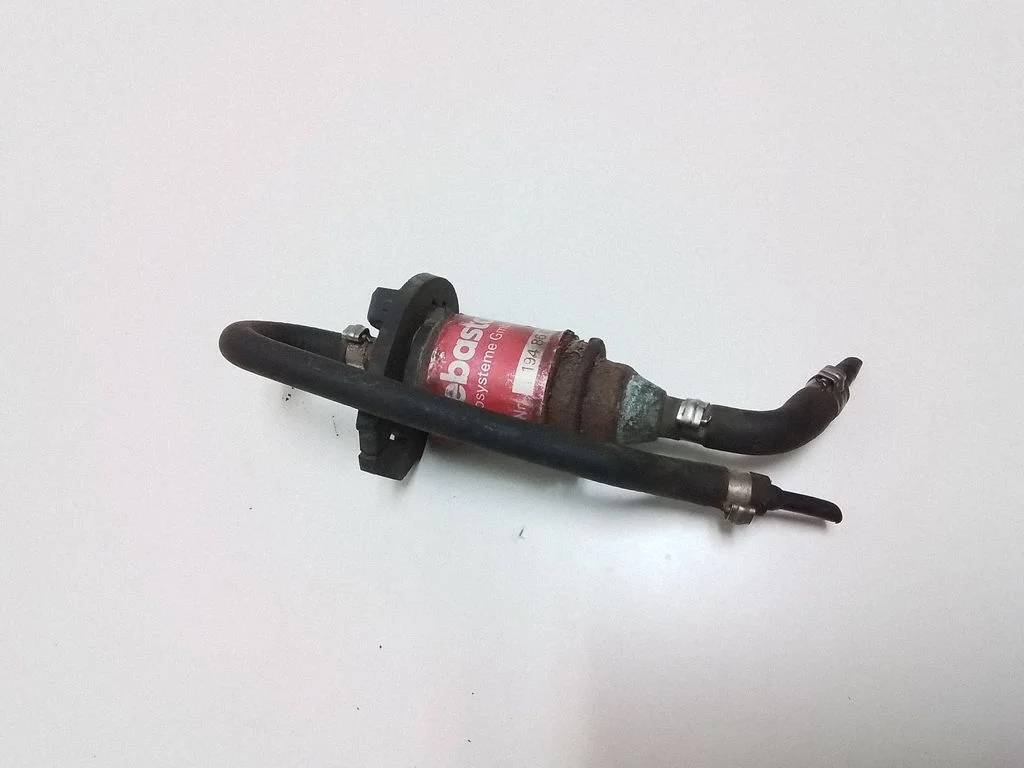 Webasto auxiliary heater fuel pump – BMW 5 Series E39 (1996-2003)
