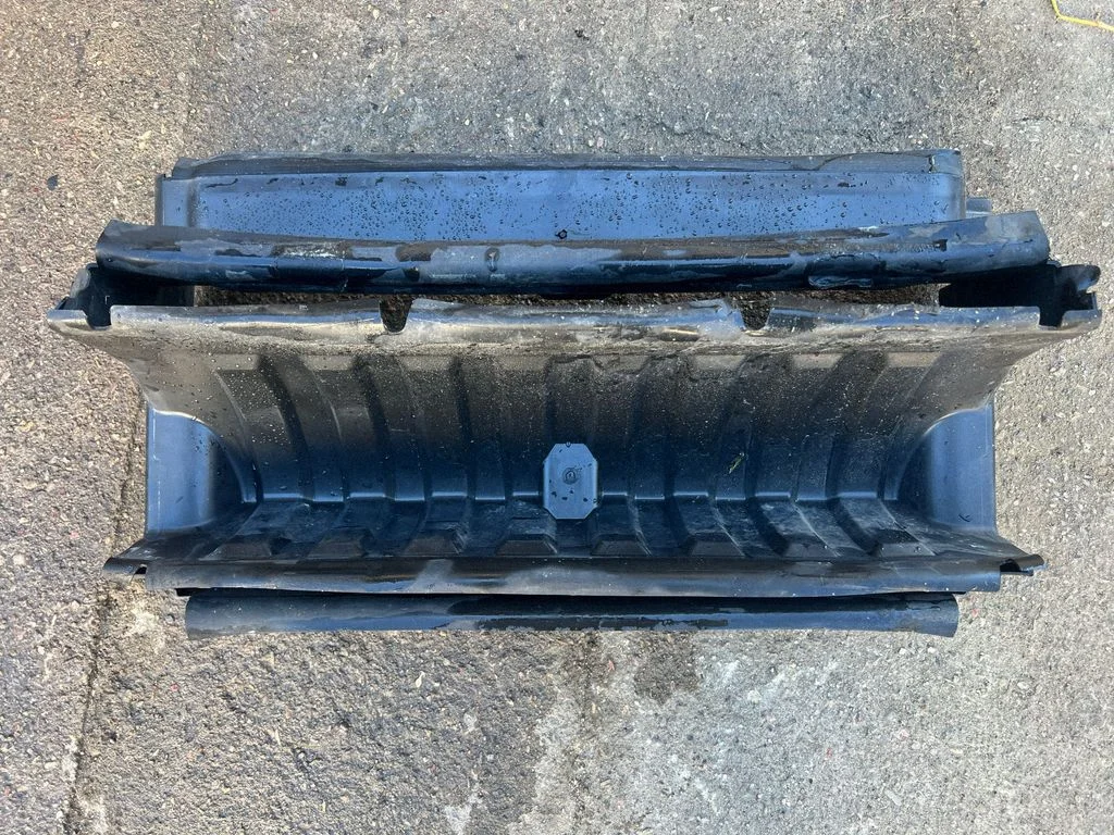Radiator cooling fan shroud – Land Rover Discovery 3 - LR3 (2005-2009)