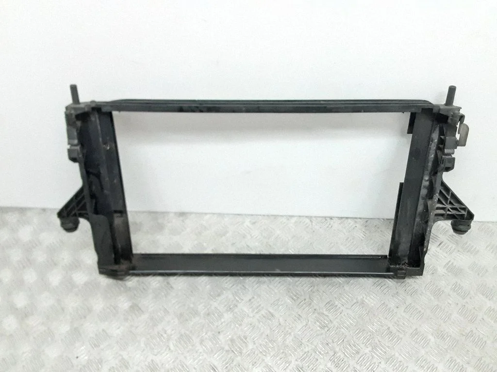Radiaatori kinnitusklamber 4N518A419AE