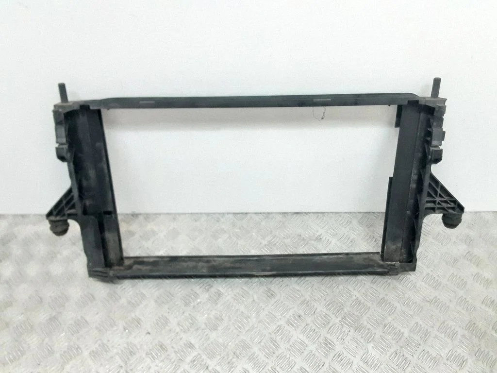 Radiaatori kinnitusklamber 4N518A421AE
