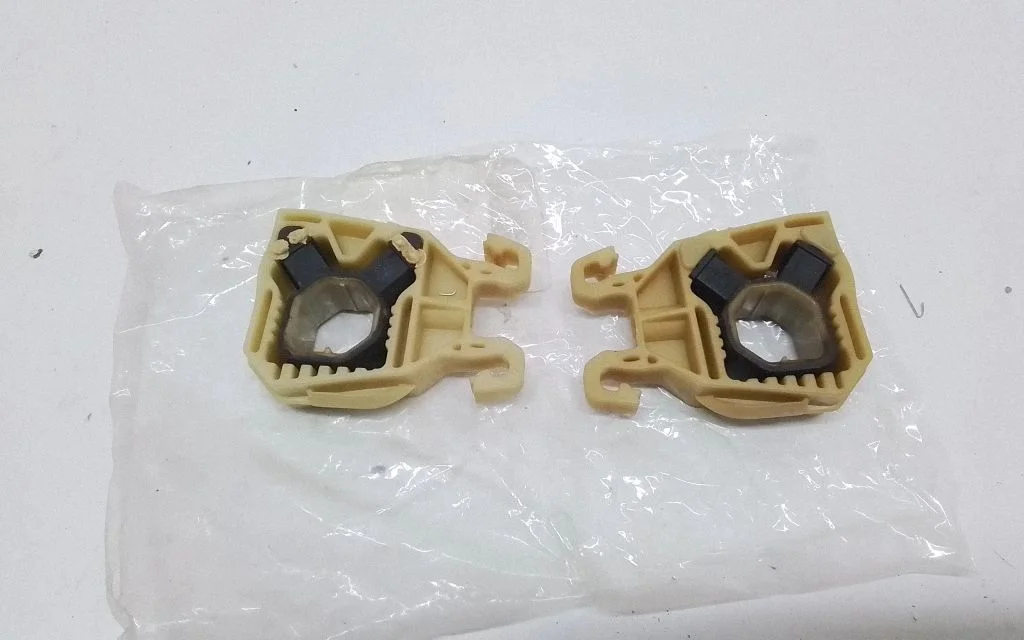 Radiator mount bracket 5Q0121367E