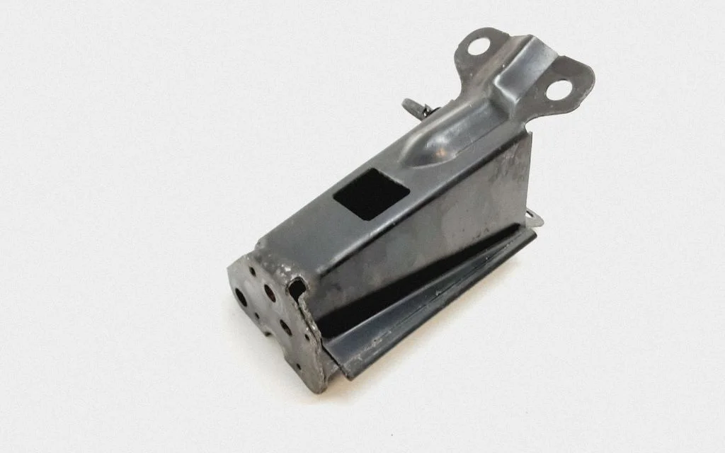 Radiaatori kinnitusklamber – Volvo S80 (2007-2013)