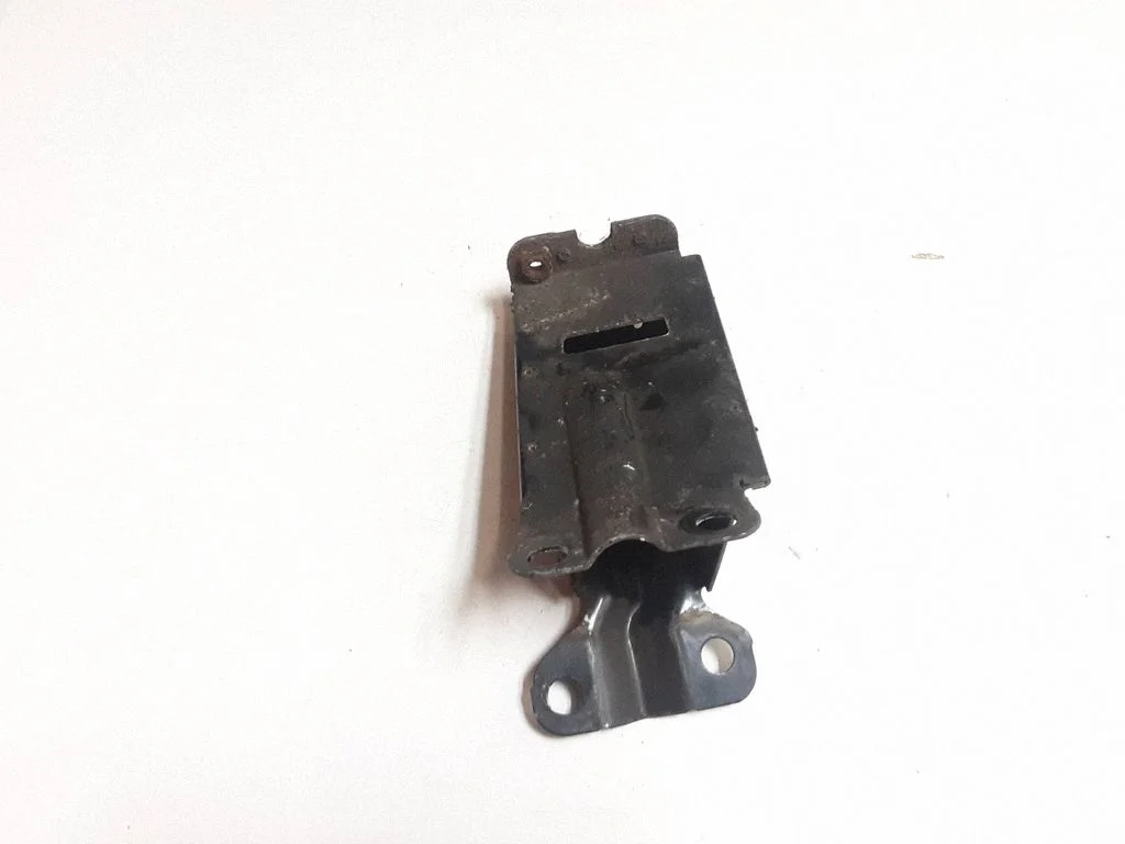 Radiator mount bracket